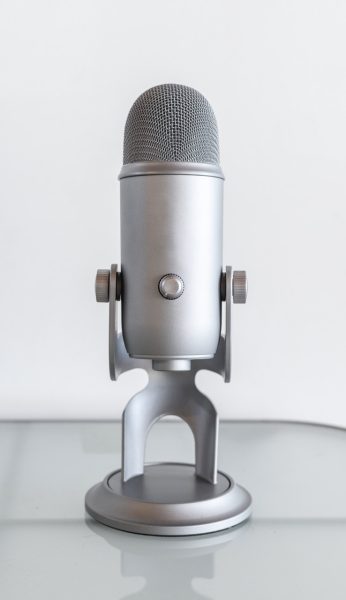 stainless-steel-studio-microphone